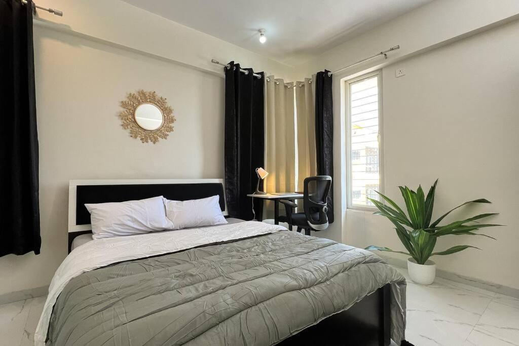 Apartment Spacious 2 Bhk In Main Kharadi - Anandkunj Pune