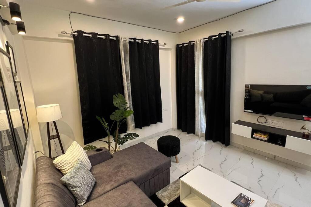 Spacious 2 Bhk In Main Kharadi - Anandkunj * Pune