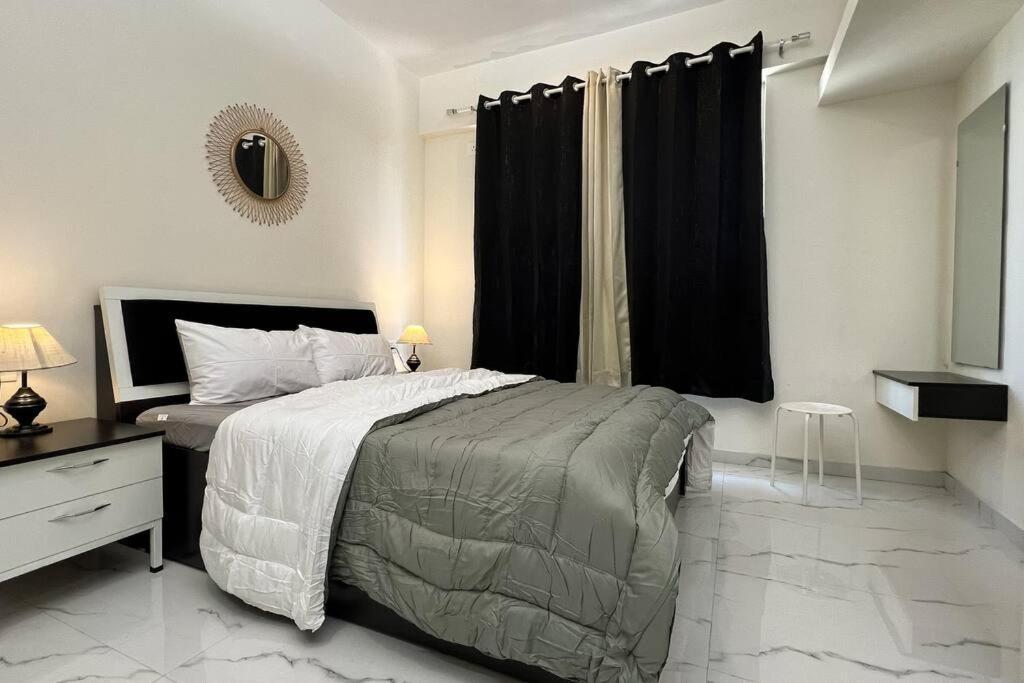 Apartment Spacious 2 Bhk In Main Kharadi - Anandkunj *